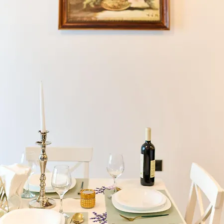 Niko Infinity Mamaia