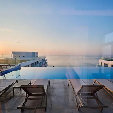 Niko Infinity Apartment Mamaia