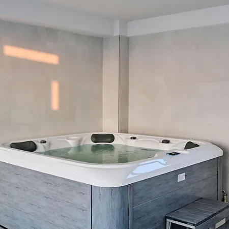 Niko Infinity Apartment Mamaia